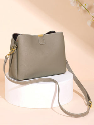 Large-Capacity Bucket Shoulder Bag With Rivets